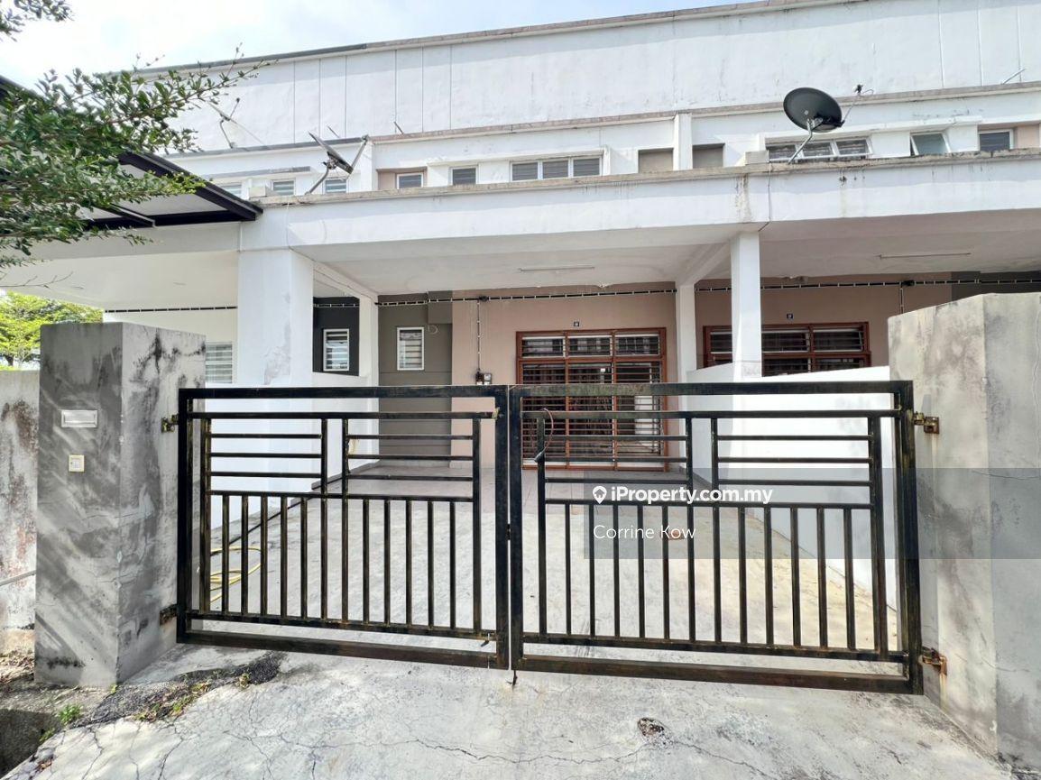 Taman Mengkibol Double storey Medium cost house for rent Kluang 