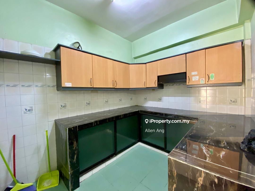 Partly Furnished, 3 Bedrooms, 1100sf