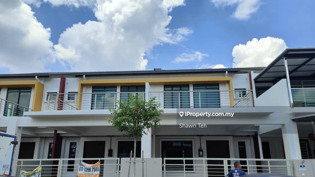 Freehold, 2 storey terrace, 4 rooms, 22 x 70 at Krubong Heights