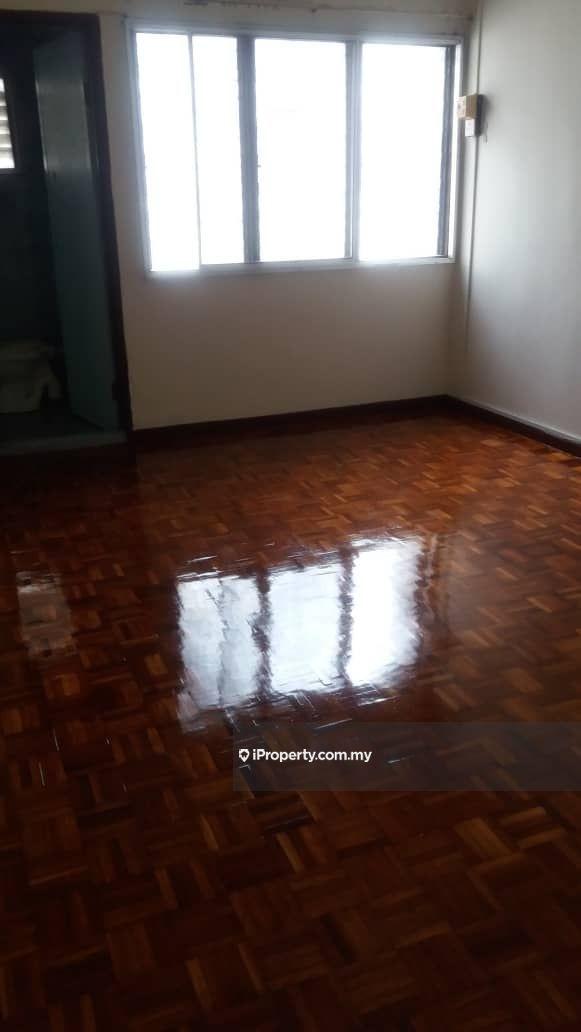 Terrace house for Sale