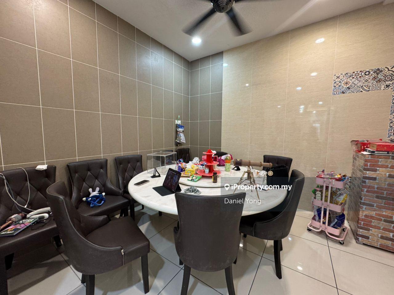 Tebrau Taman Kempas Utama 2-Storey Cluster (Oleandar)
