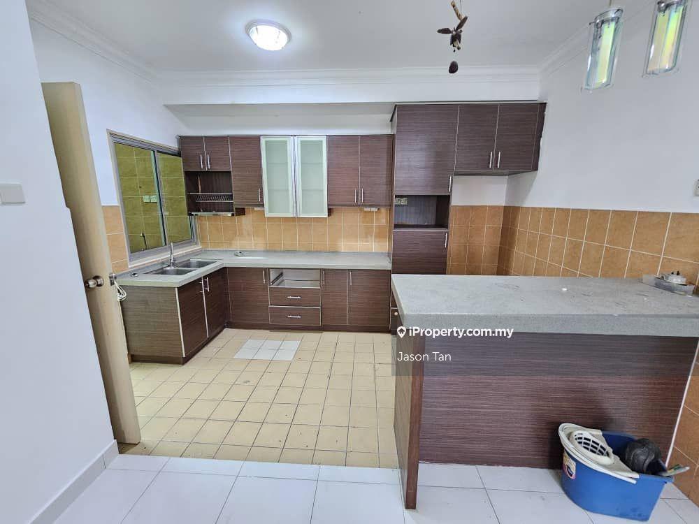 Corner lot, Renovated, Kitchen Cabinet Wet & Dry, 1043sf, 1 Parking