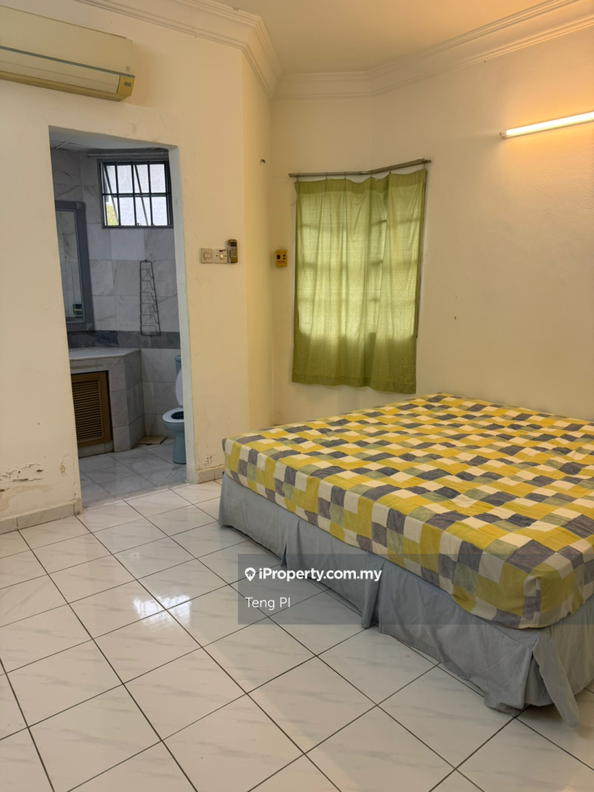 Tiara damansara condominium corner unit for sales