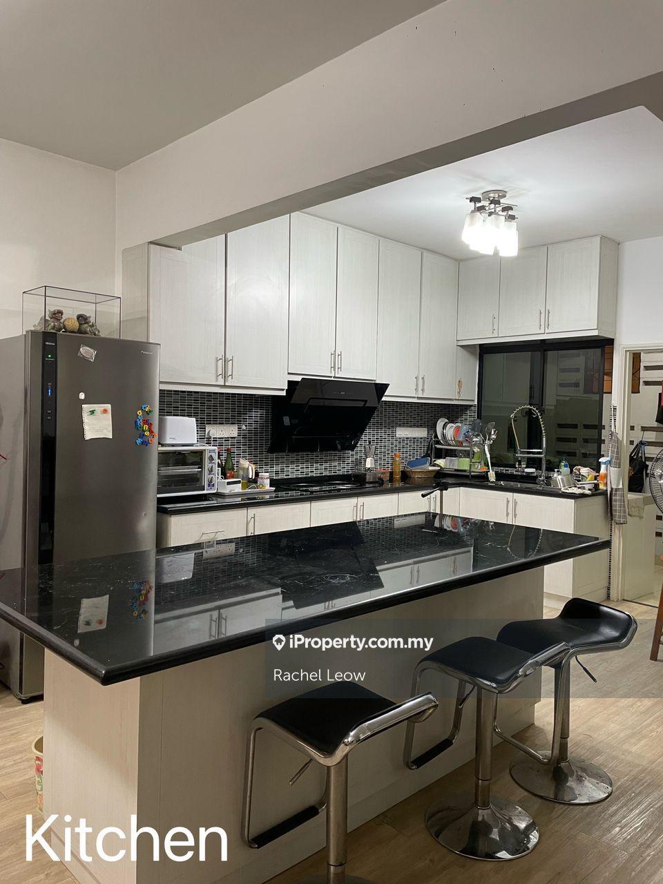 Nicely renovated kitchen cabinets 