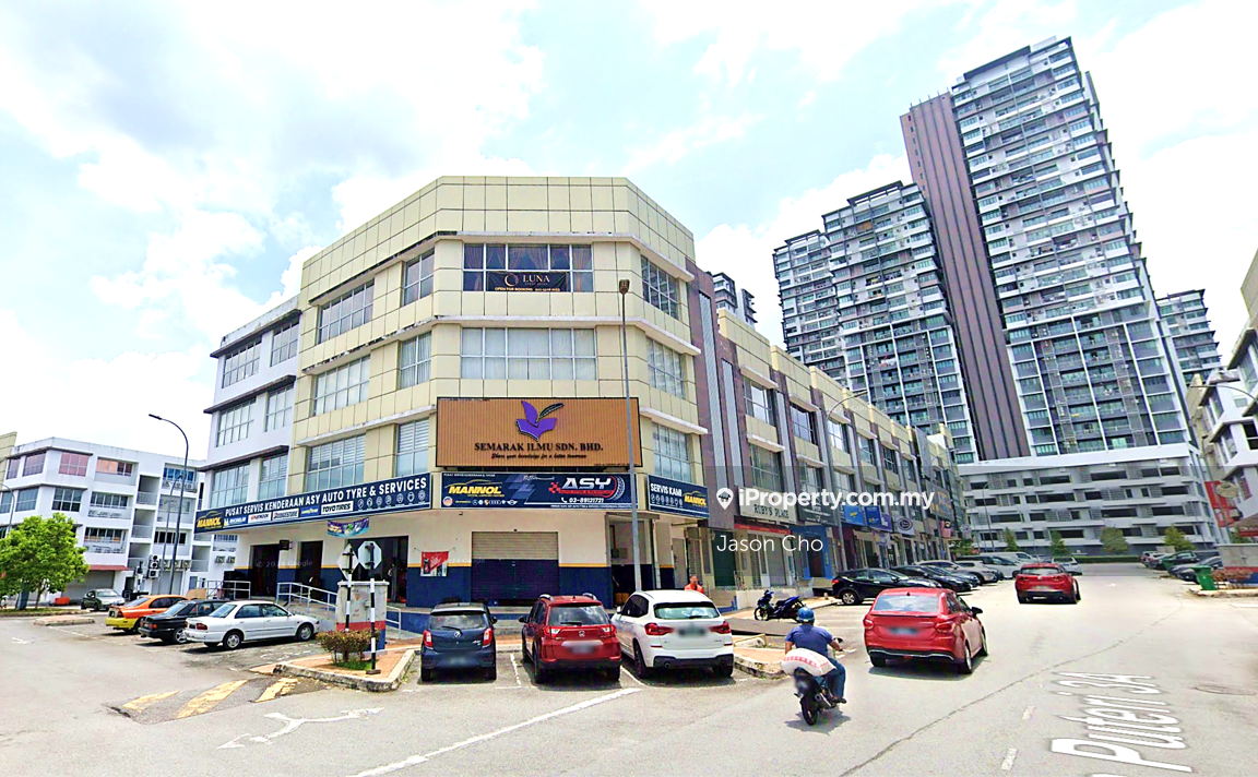 Bangi Corner 4 Storey Shop with lift Roi 4.8%