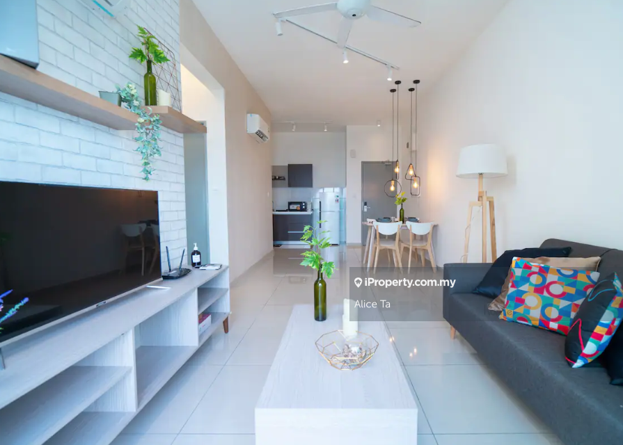Freehold, Ready Move In, Free furnished, Walk to IOI Mall, Beside UPM