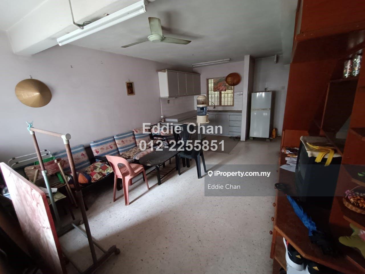 Walking distance to LRT, Matured Township, Freehold, Good Condition