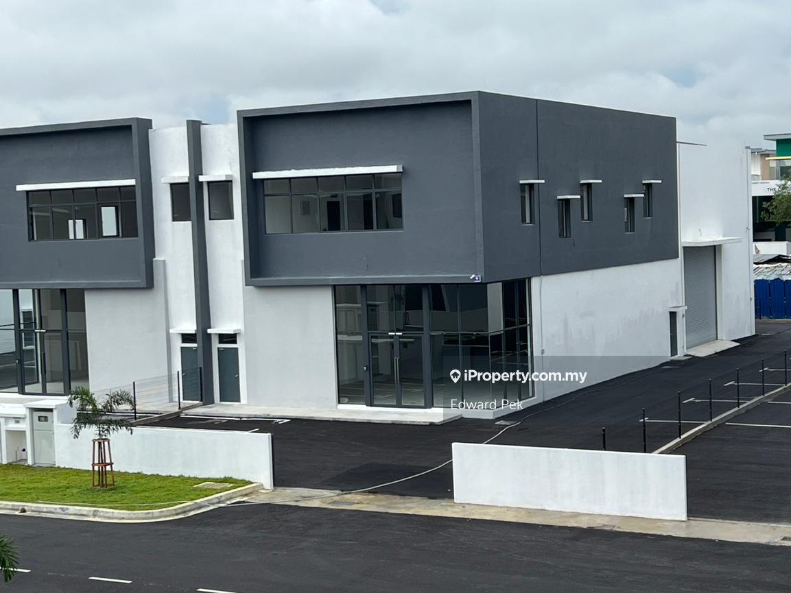 2.5 Storey Semi-D Factory For Sale @ Puchong