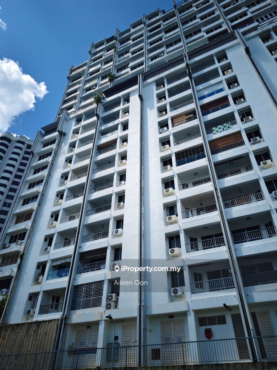 Corner Mar Vista Apartment in Batu Ferringi With Sea View For Sale