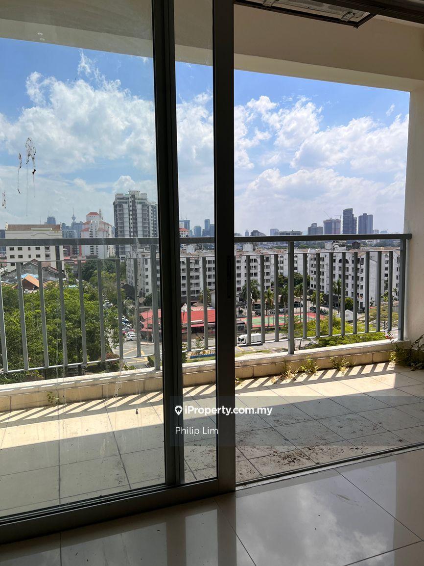 Good buy unit and ready to move in