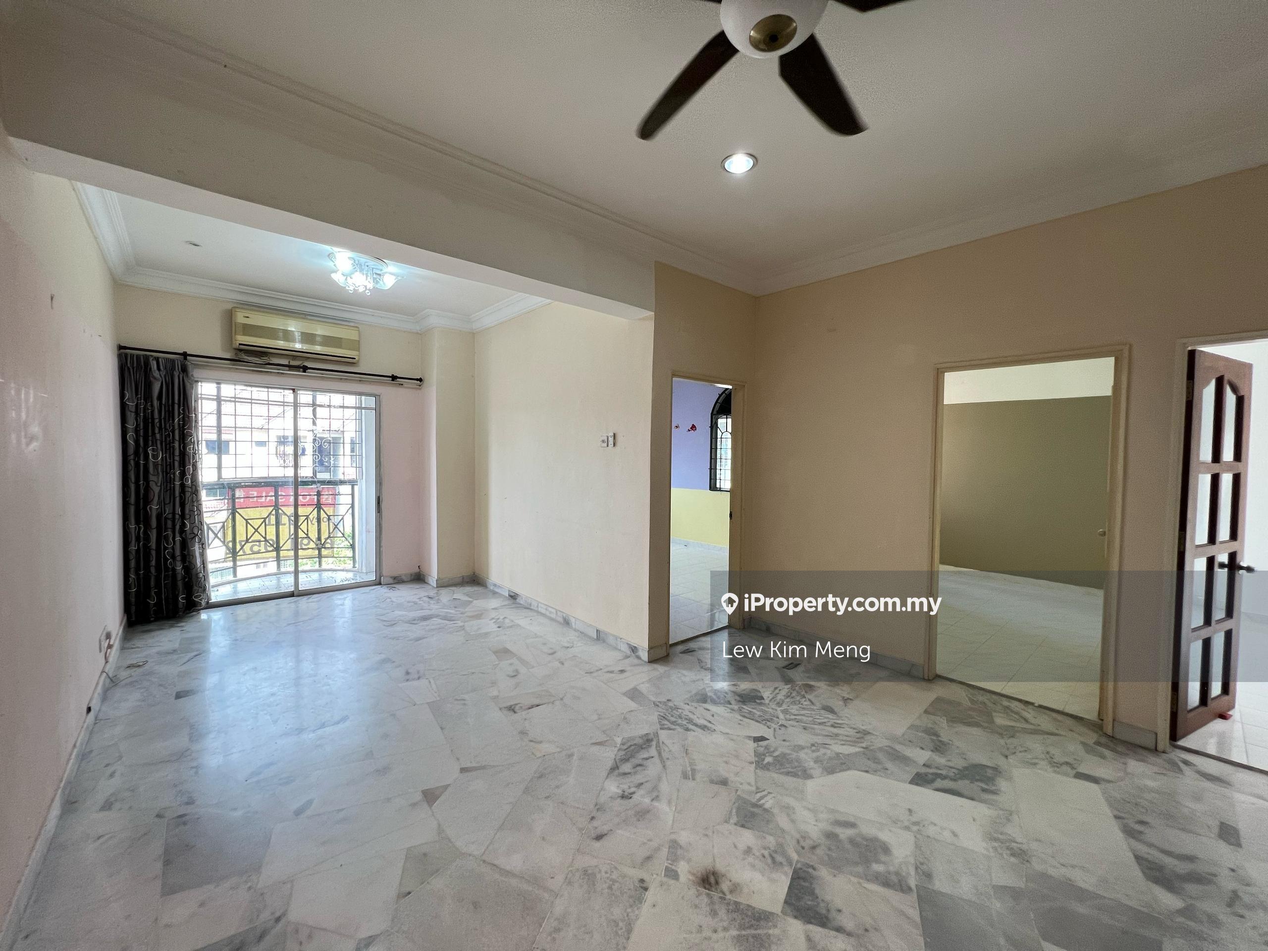 Corner & Renovated / Ria Apartment , Kepong