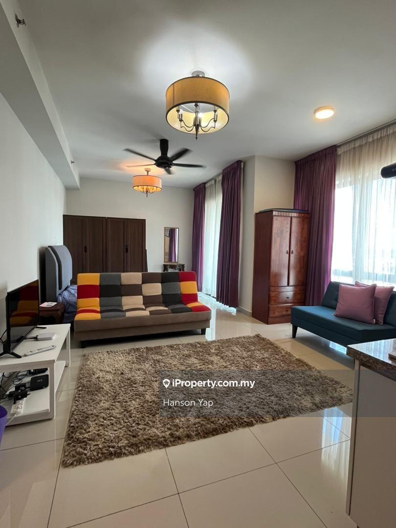 Univ 360 studio, near upm, clean