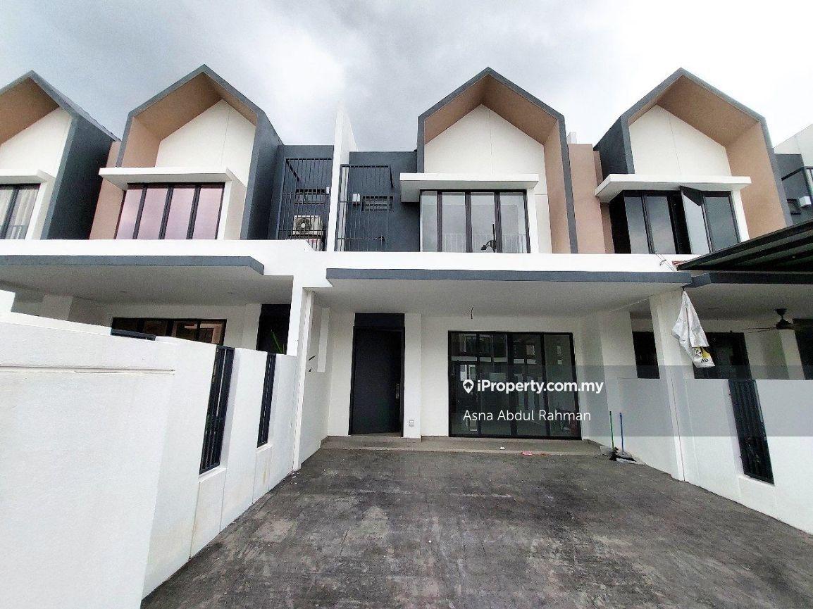 New Freehold Cheapest Below Market Value at Bandar Serenia, Sepang