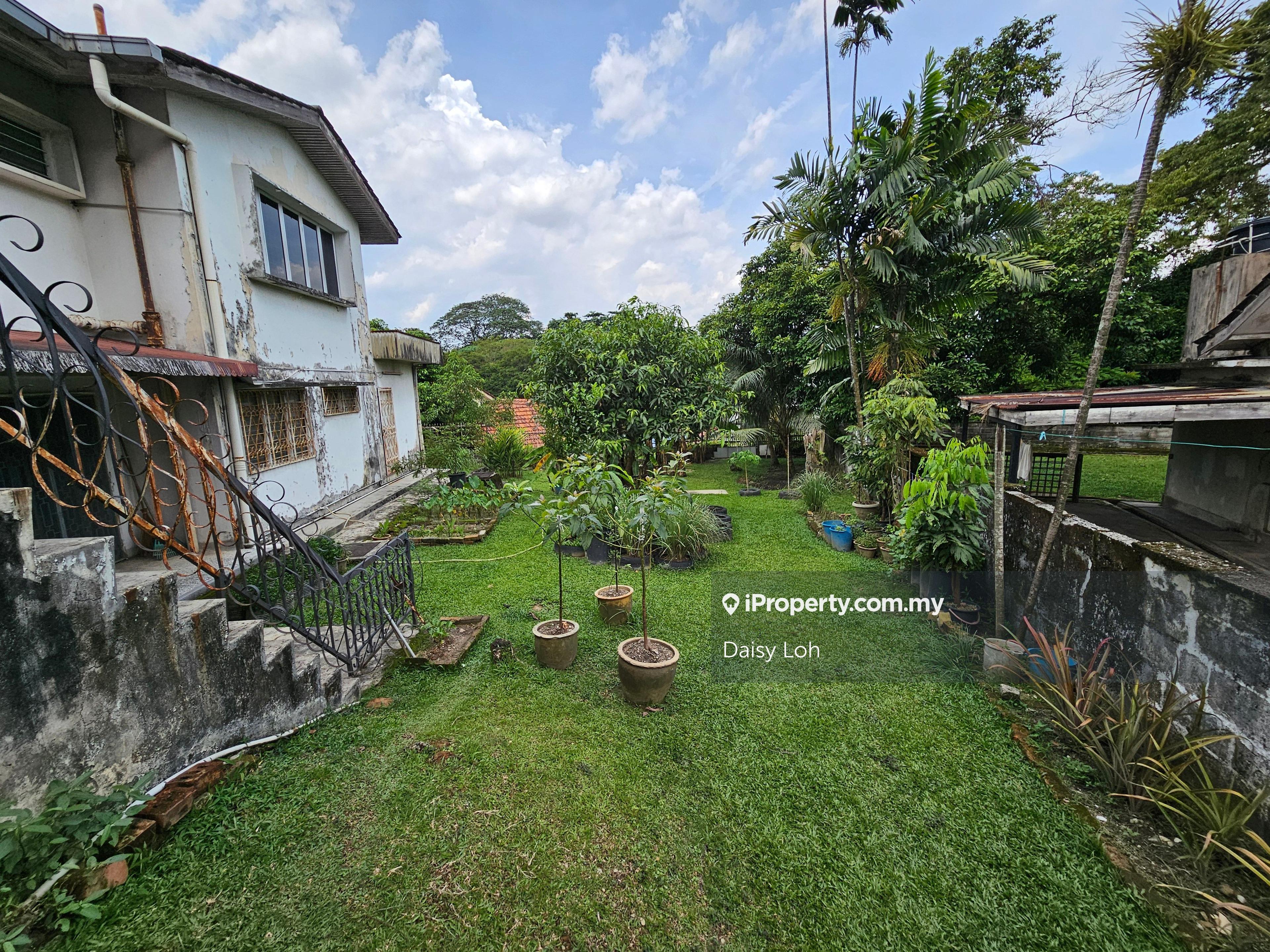 Beautiful old fashion architecture bungalow for sale