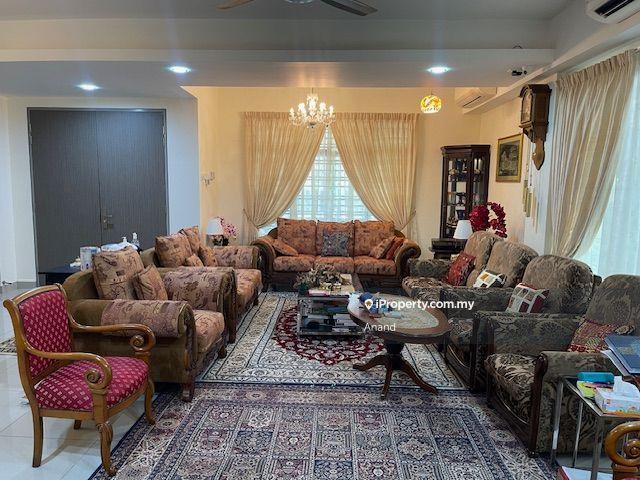 Well maintained triple storey bungalow unit at presint 16, putrajaya.