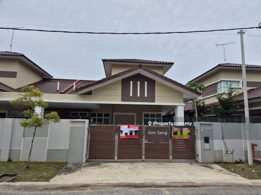 Kluang Parkland Semi D