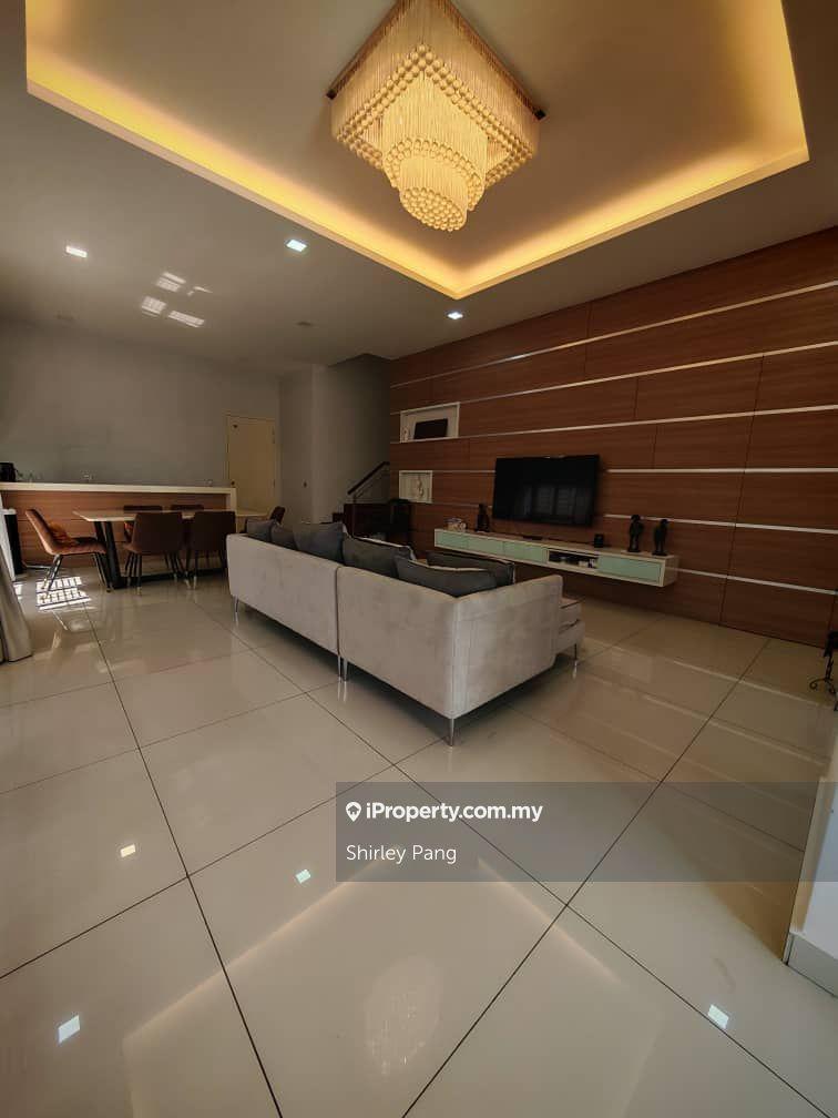 The Canal Garden South, Horizon Hills @ Three Storey Cluster House
