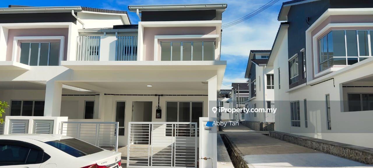 Tiara End Lot Near to 12 Arce Central Park