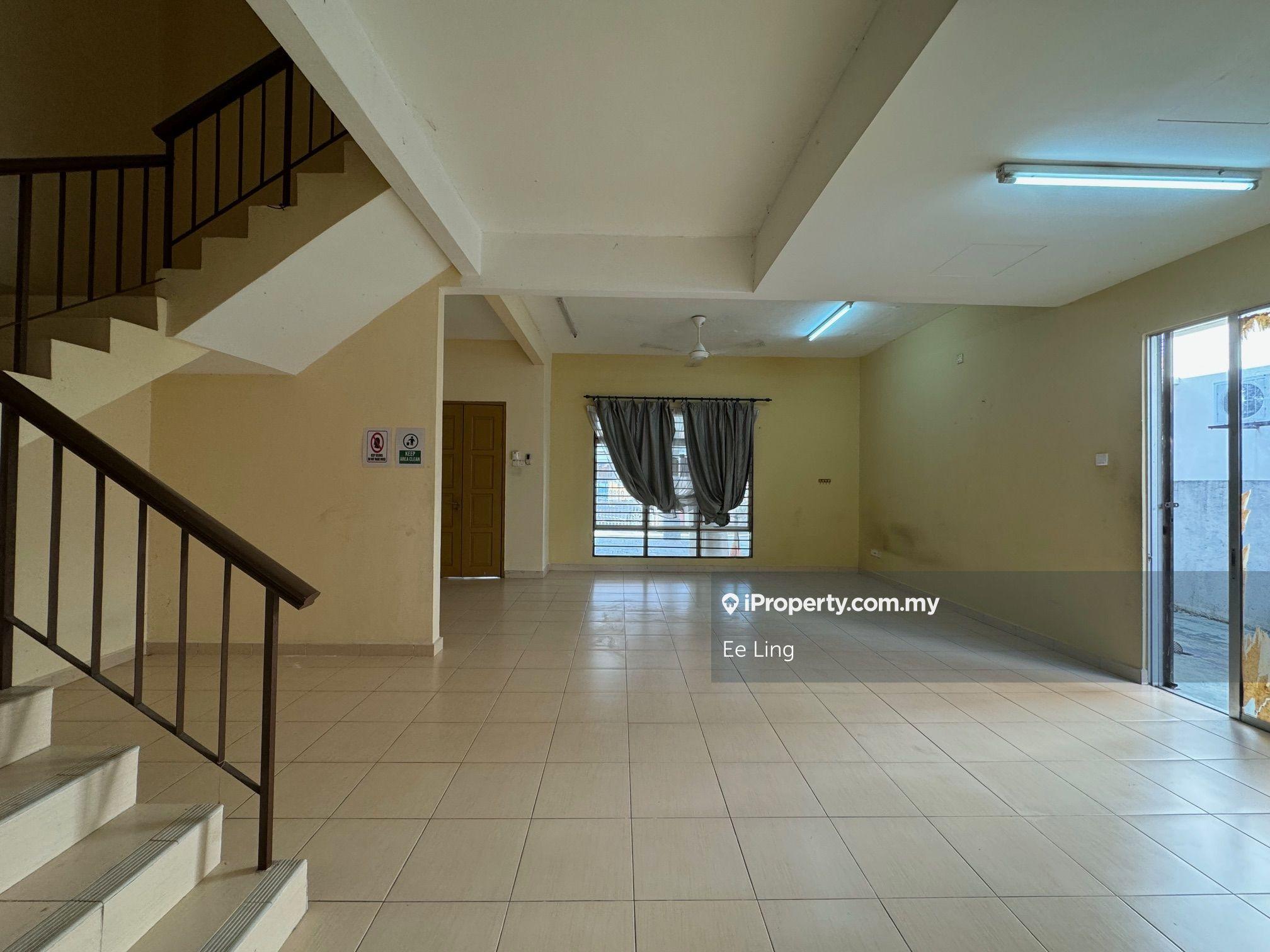 Double storey semi d puchong taman kipark for sale,master room extend
