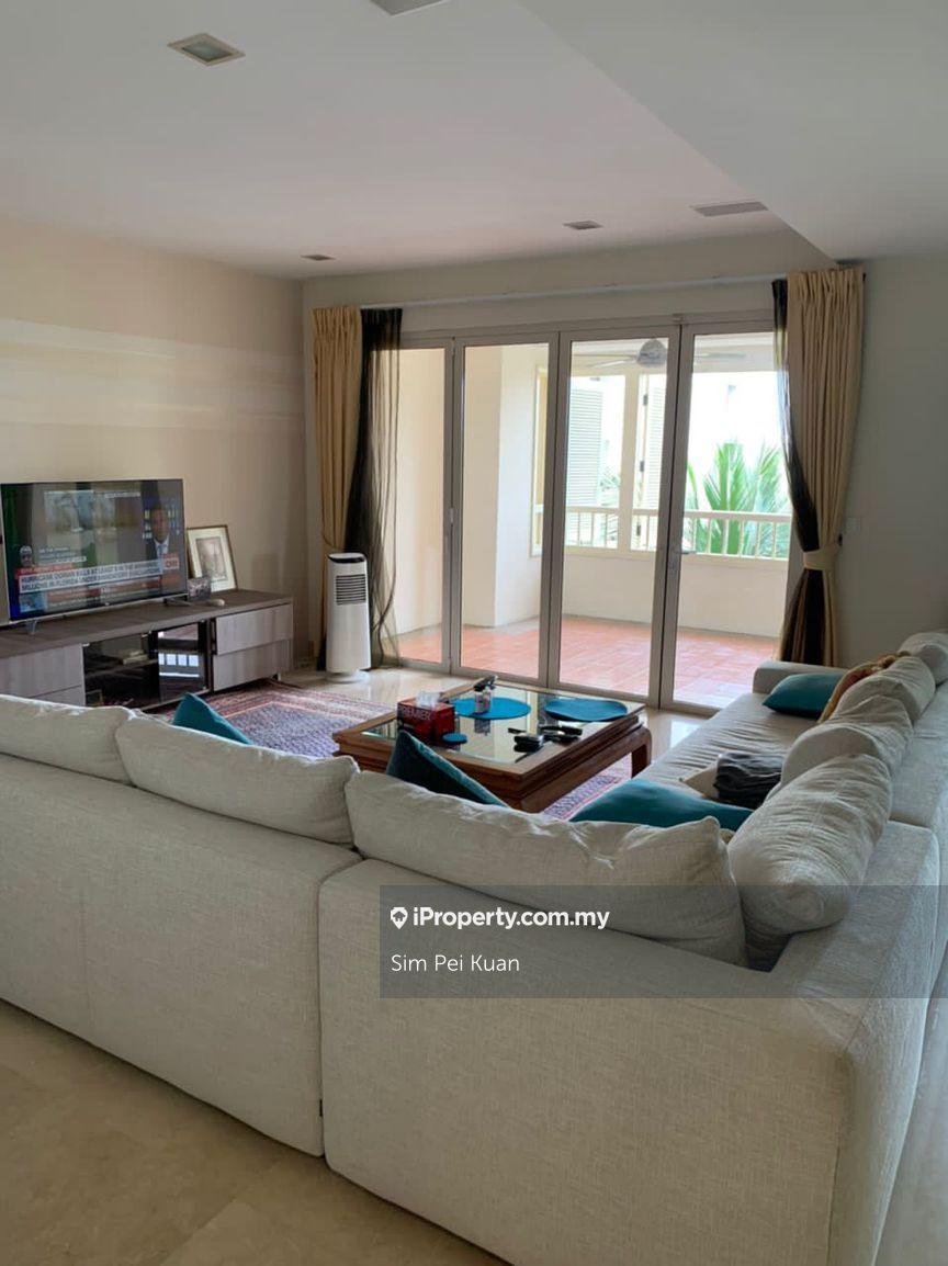 Resort vibes condominium. Beautiful corner unit with greenery view 