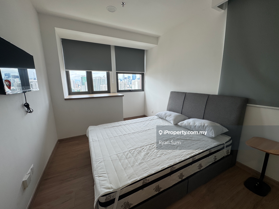 Brand New Fully Furnished! Facing KLCC (Free electricity n water)
