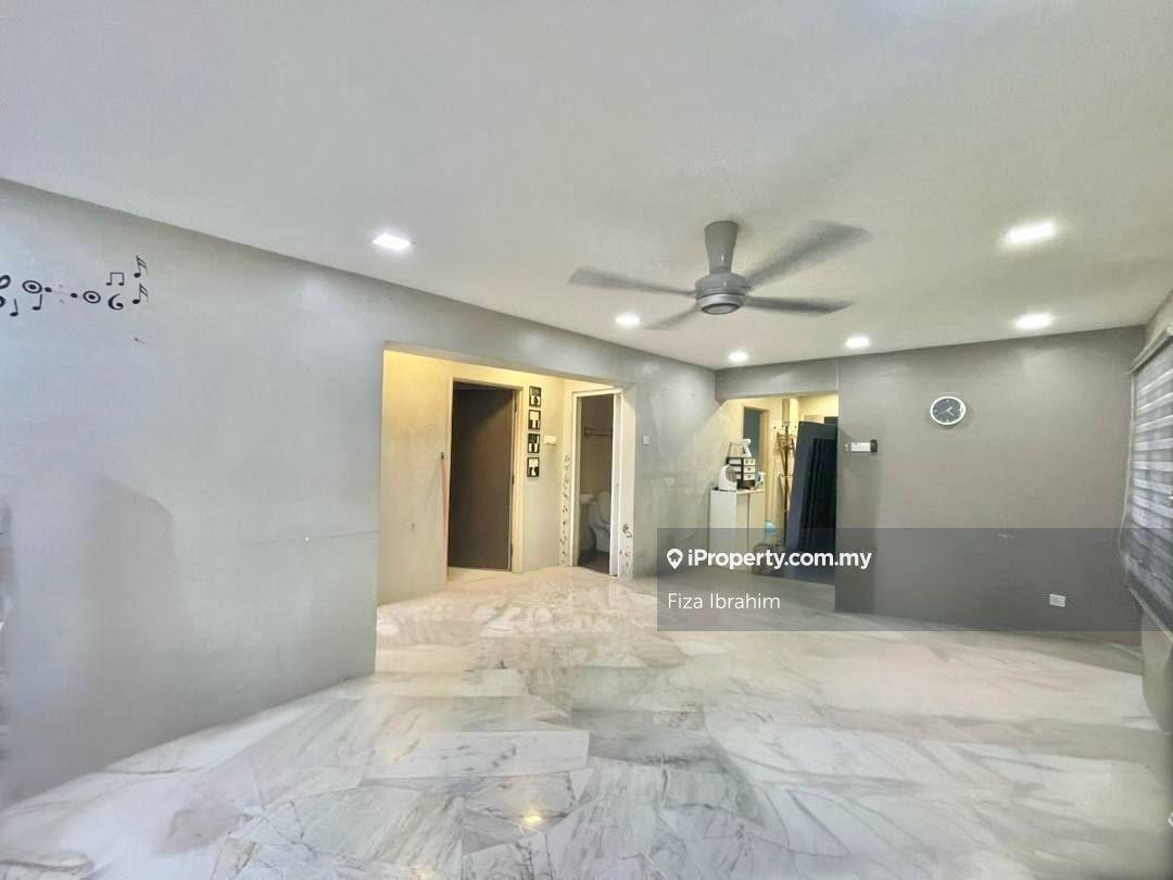 Fully Renovated Lower Floor Nearby Amenities