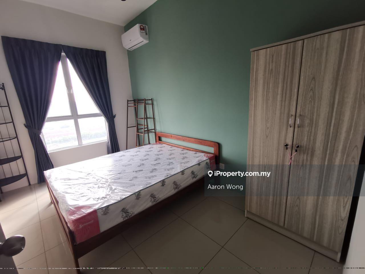 Middle room for rent