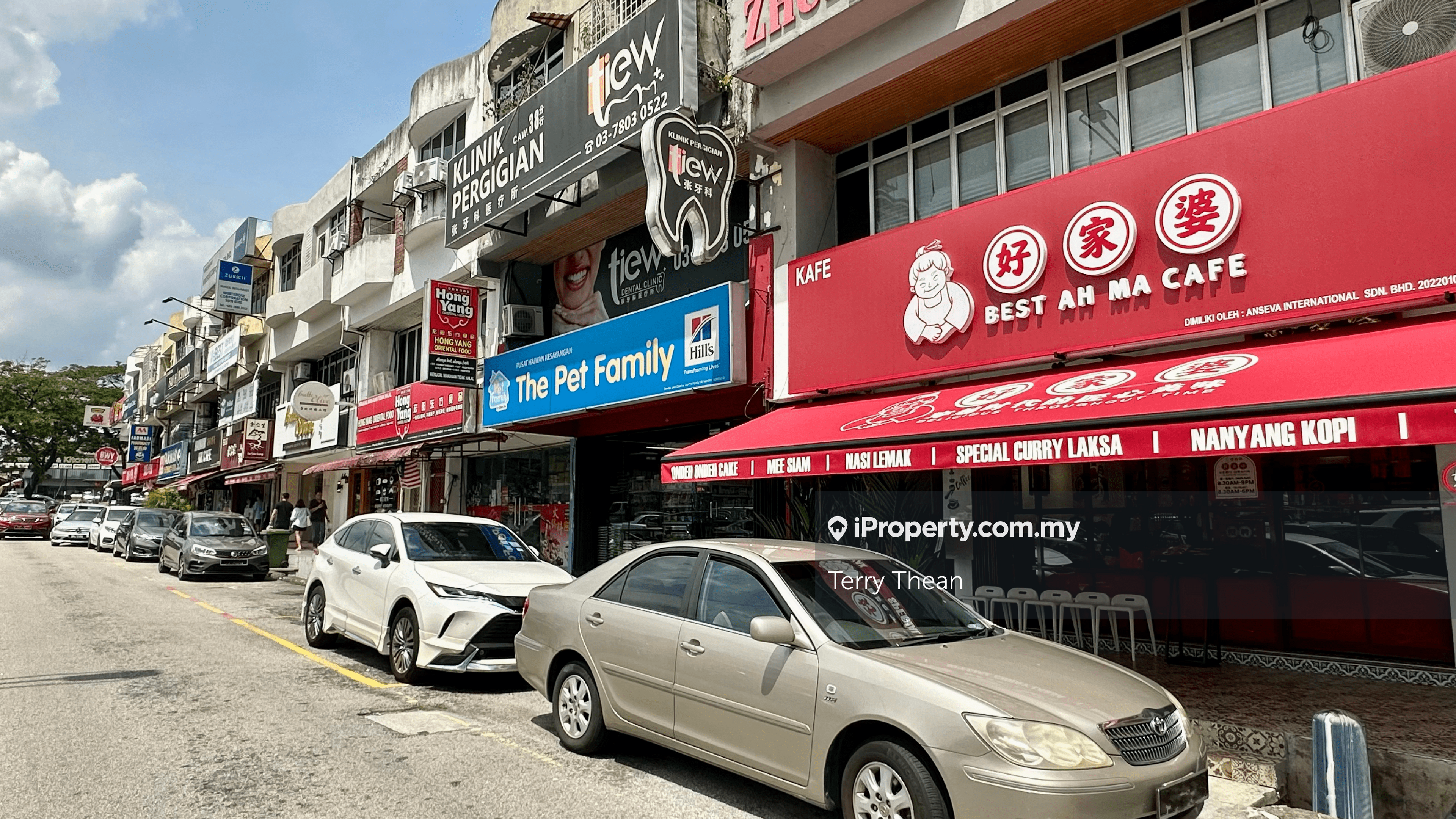 3 Storey Shop For Sale @ Taman Megah PJ