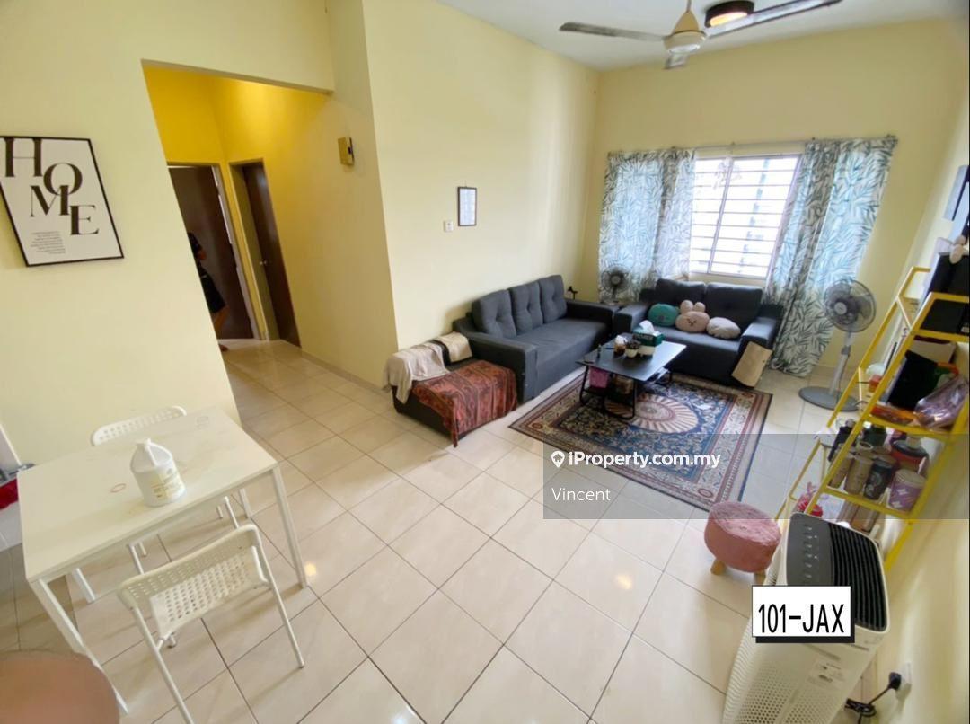 Lagoon Suite Condominium Kota Kemuning