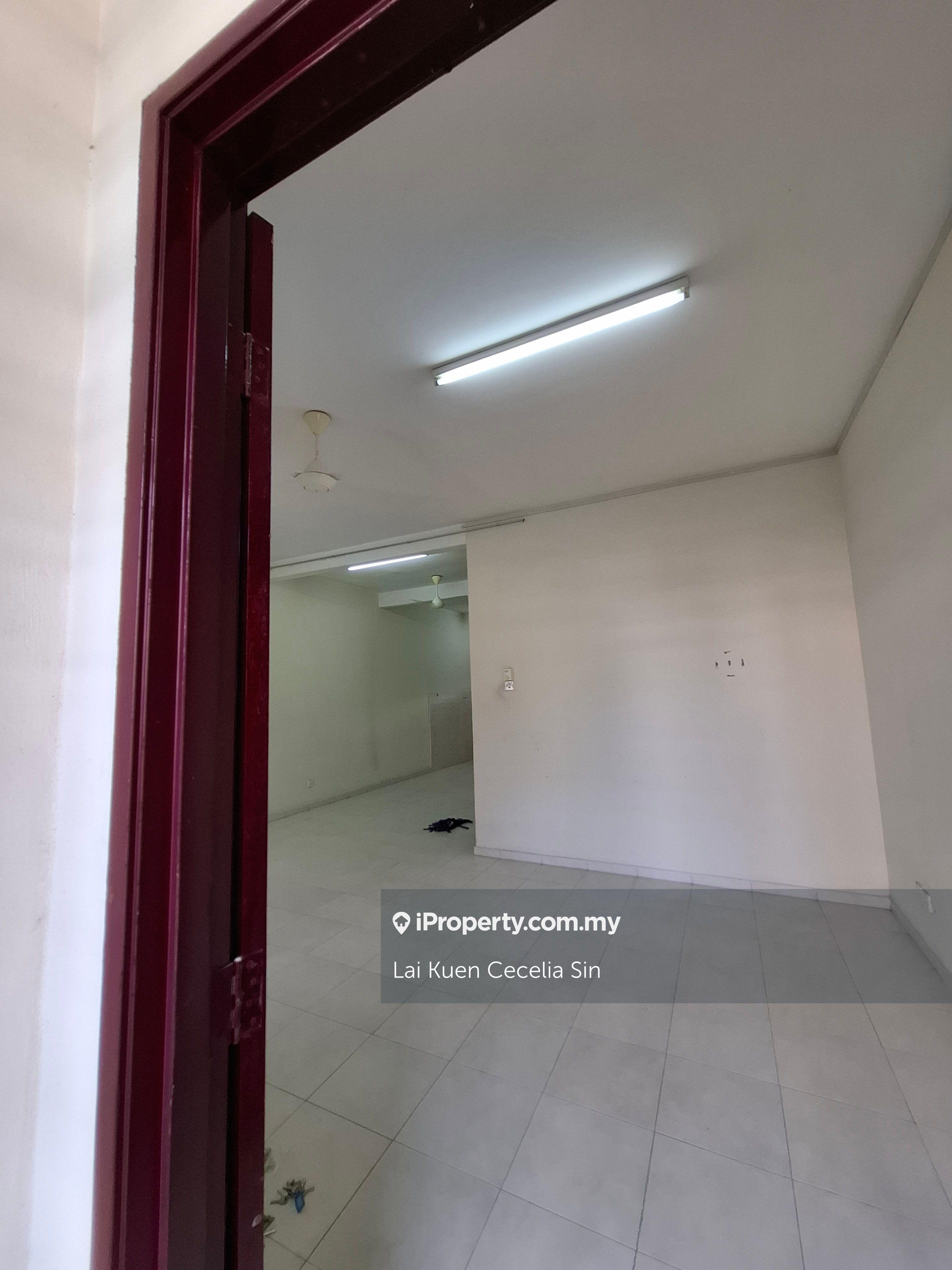 Double Story house for Sale at Central Melacca.