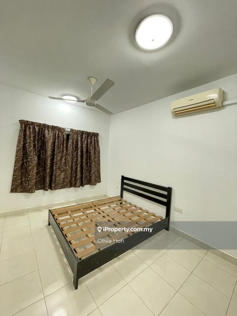 Partly furnished unit for rent at Metropolitan Square