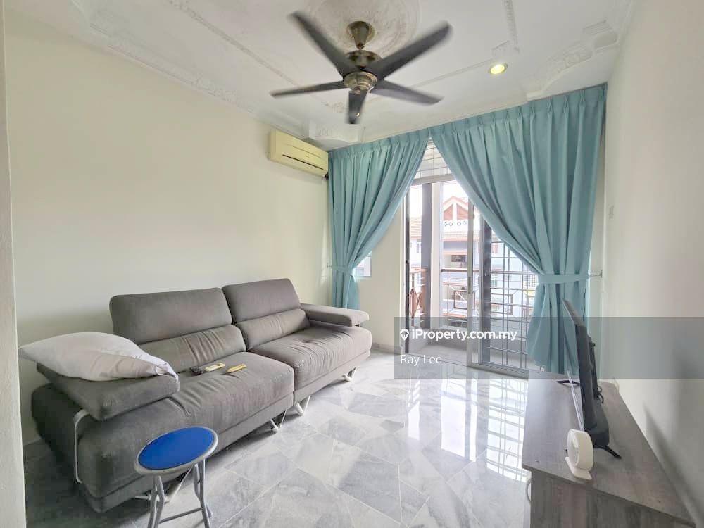 Renovation unit, quit and nice environment, ready to move in