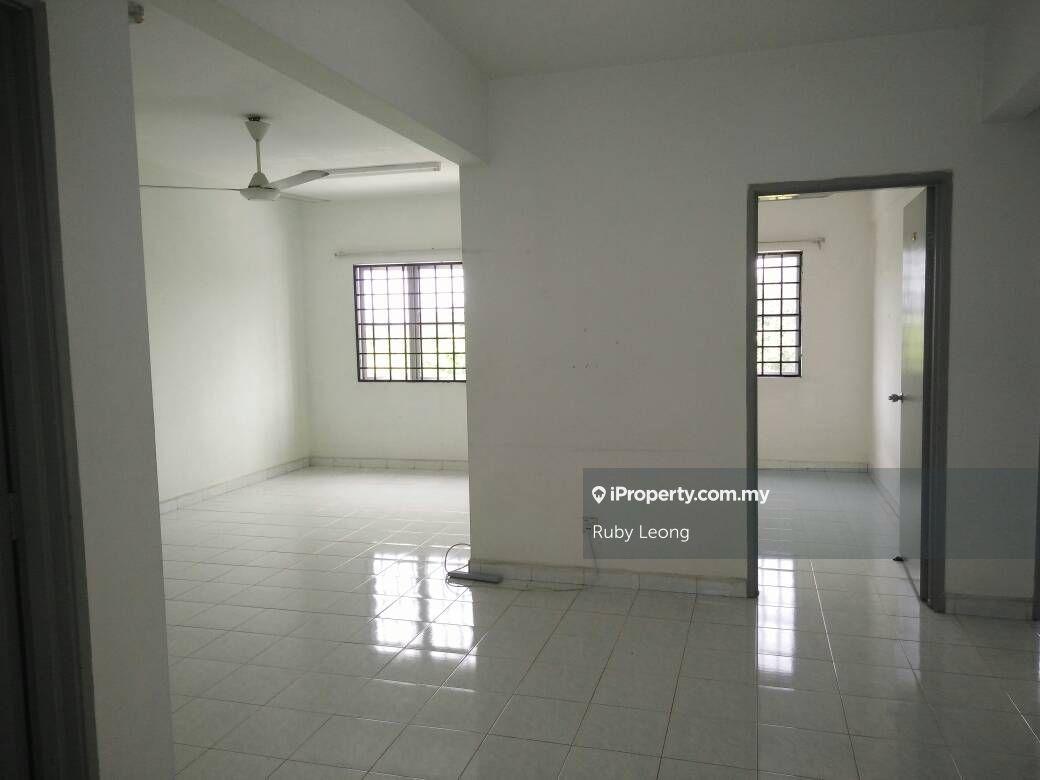Walking distance to amenities and MRT station, easy access.