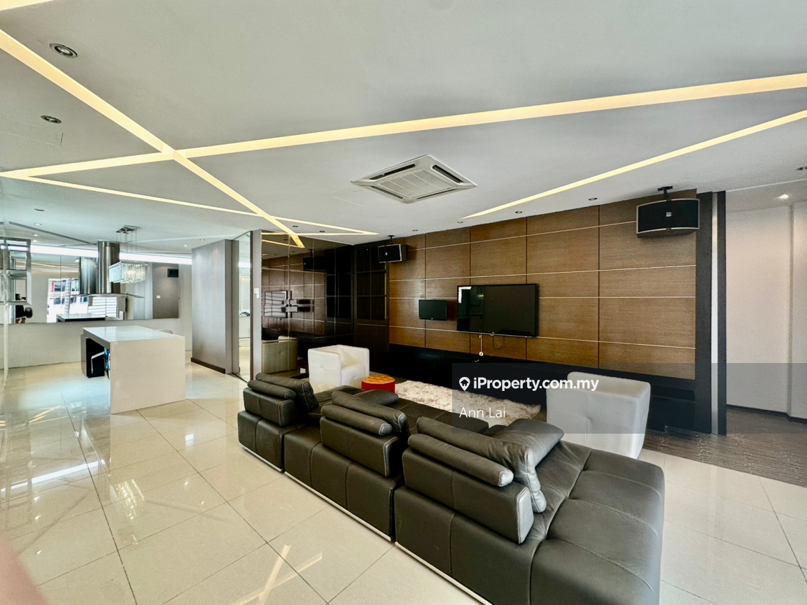 Fully Renovated -Gated & Guarded -Freehold -Non Bumi Lot -Club House