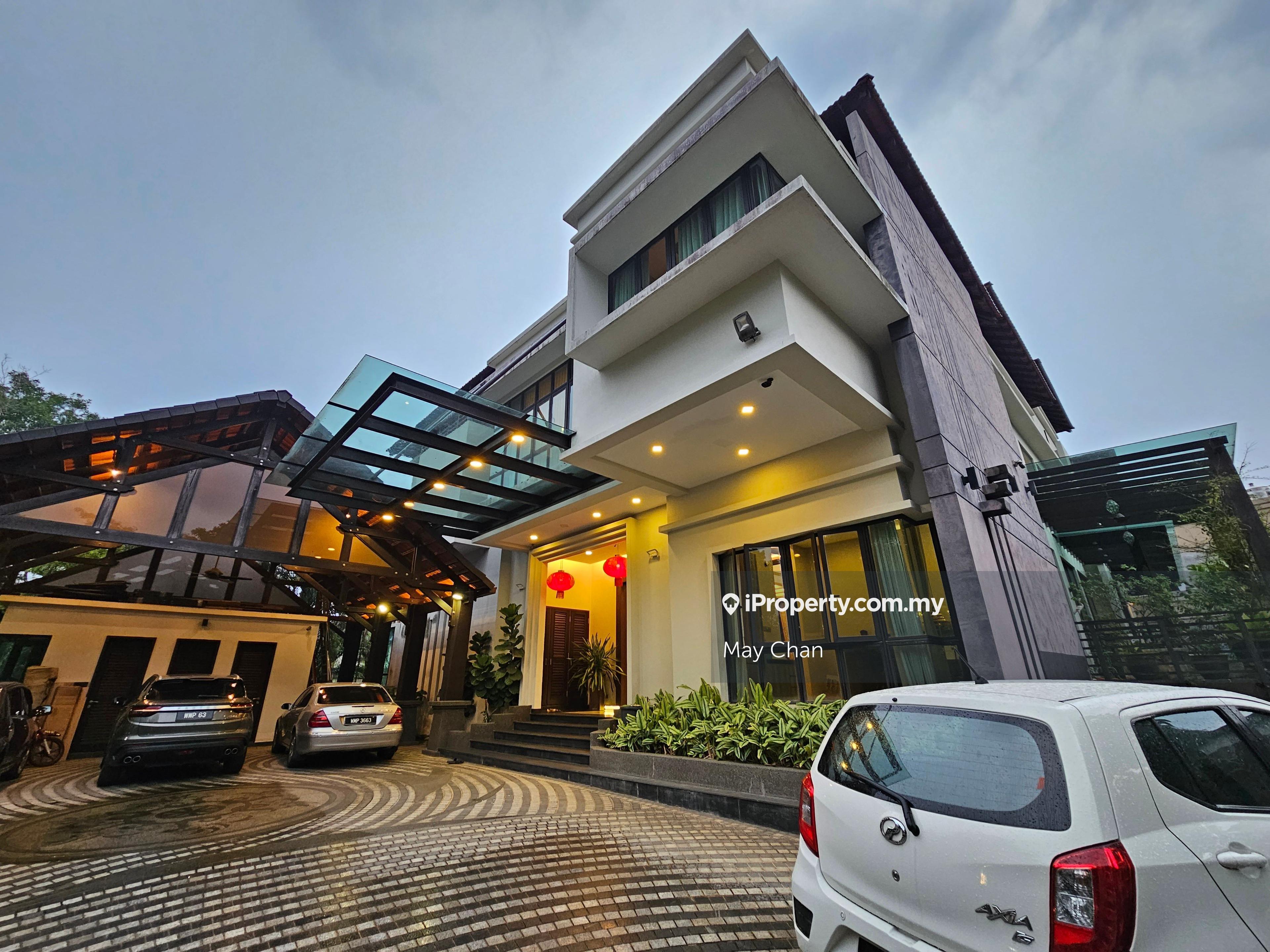 3 Storey Bukit Gita Bayu Bungalow