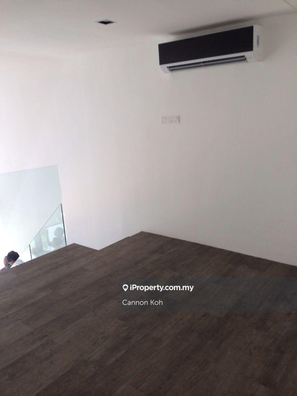 Cyberjaya The place Duplex Unit with Balcony walk to MRT Station