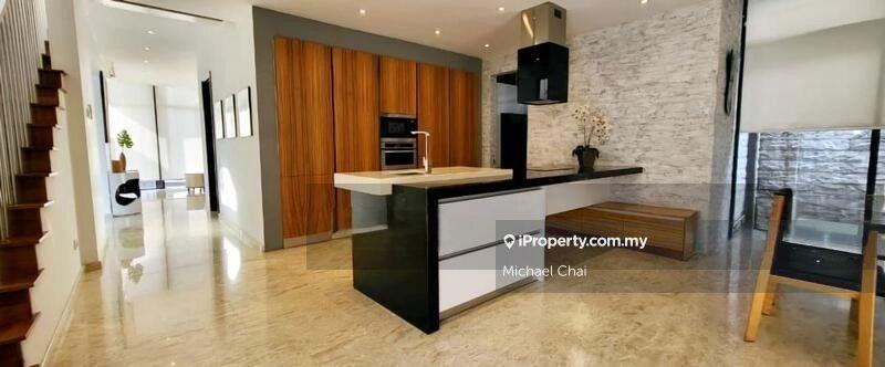 Semi-D Conner house for Sale