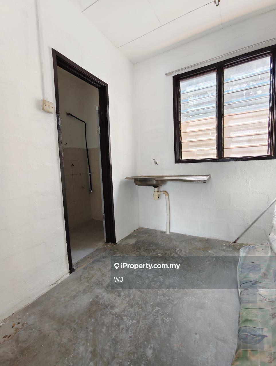 Top floor flat machang bubok, Near to machang bubok shoplot