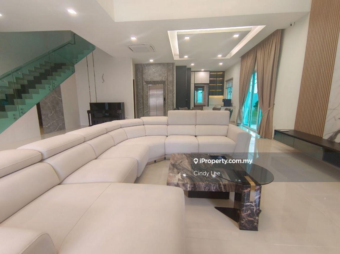 Semi-detached House for Sale 