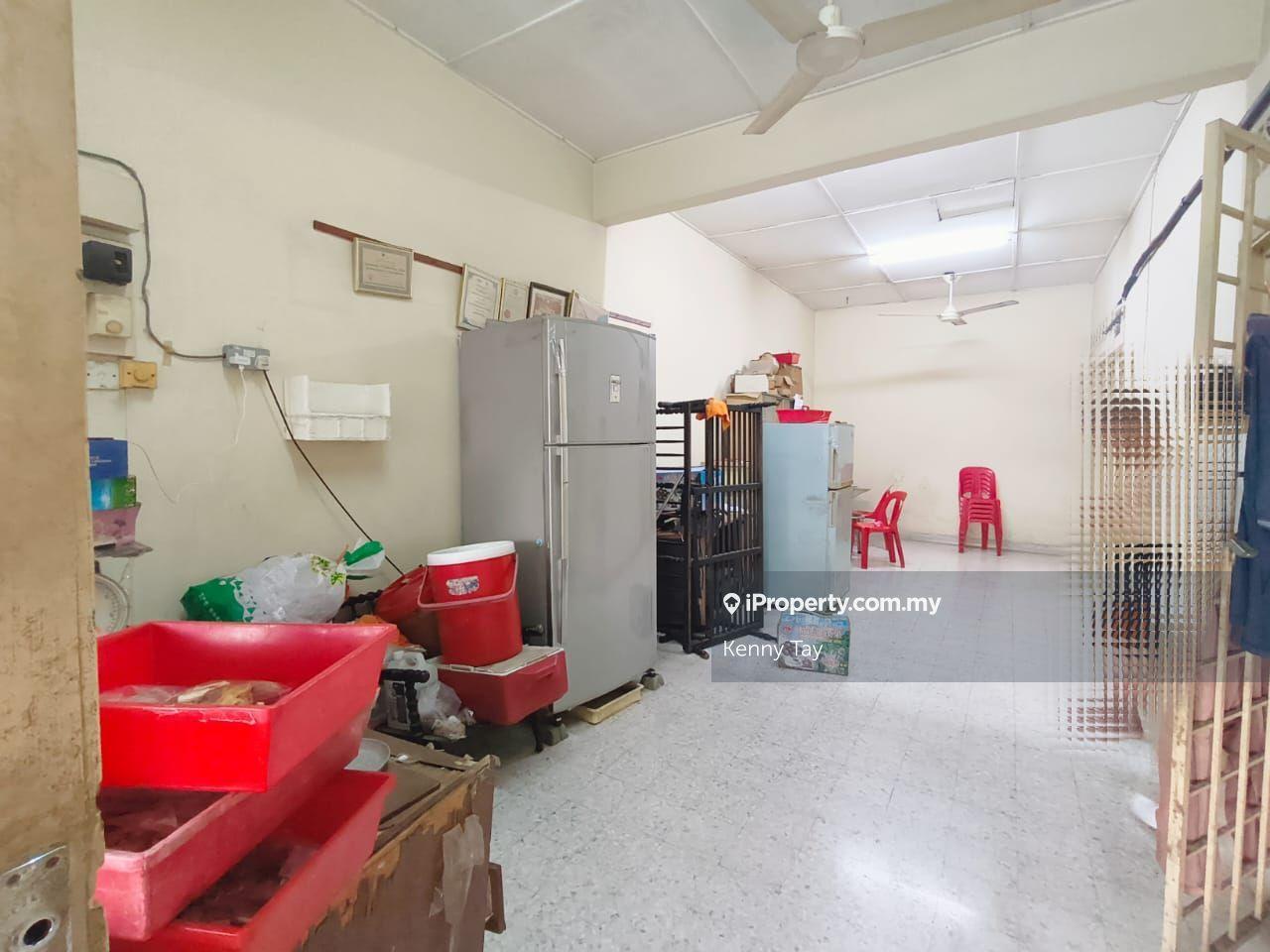 Freehold, Near garden, school, restaurant, pasar