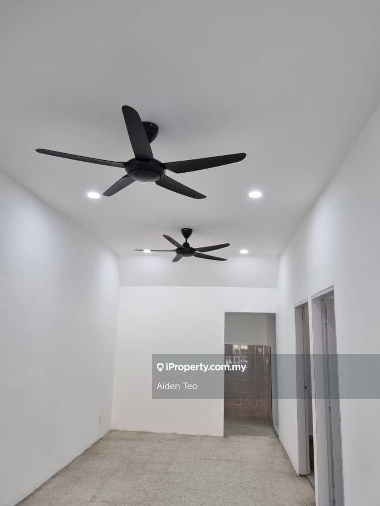 Terrace house for Sale