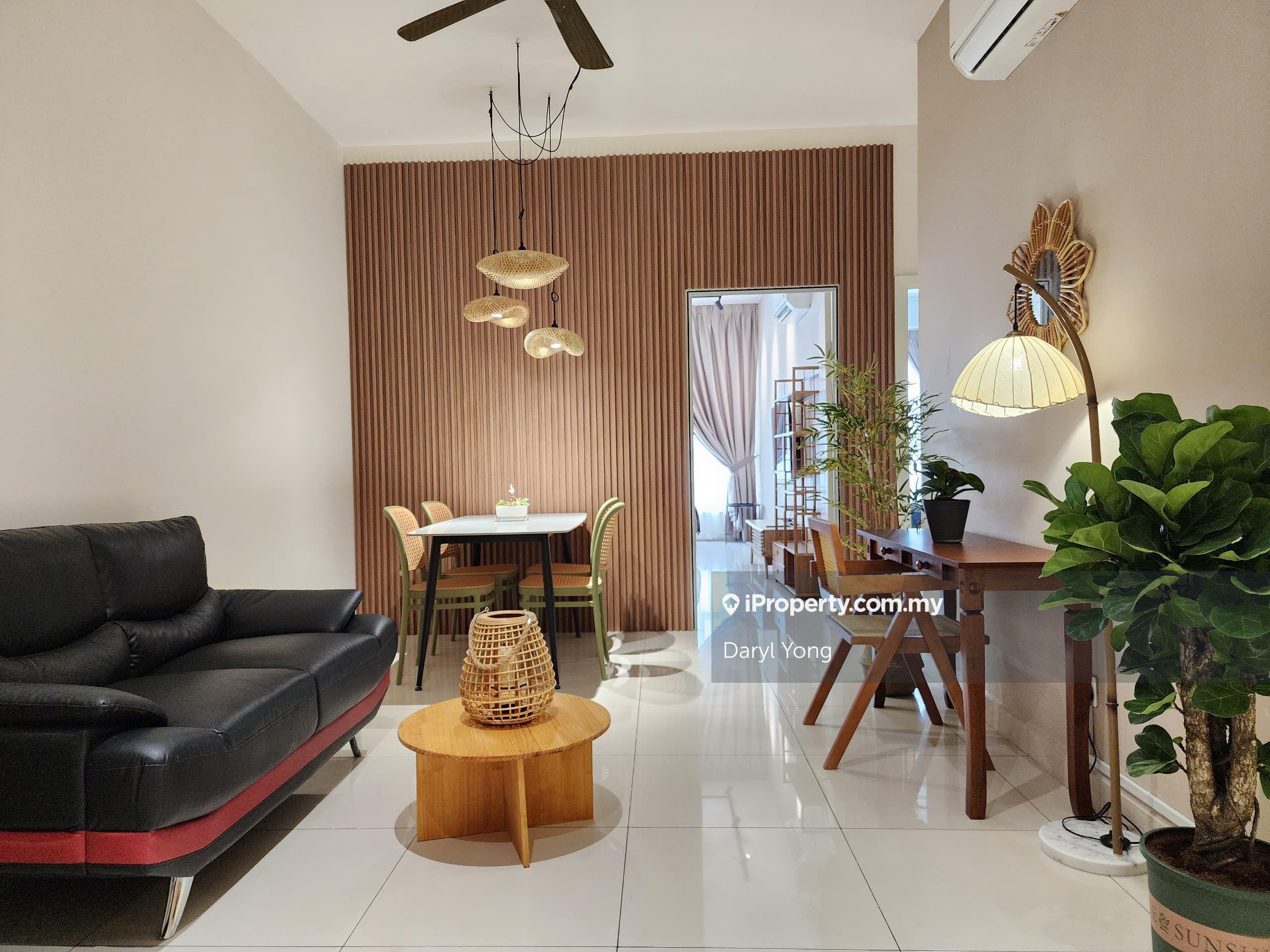 Spacious apartment with tasteful furnishing and breathtaking city view