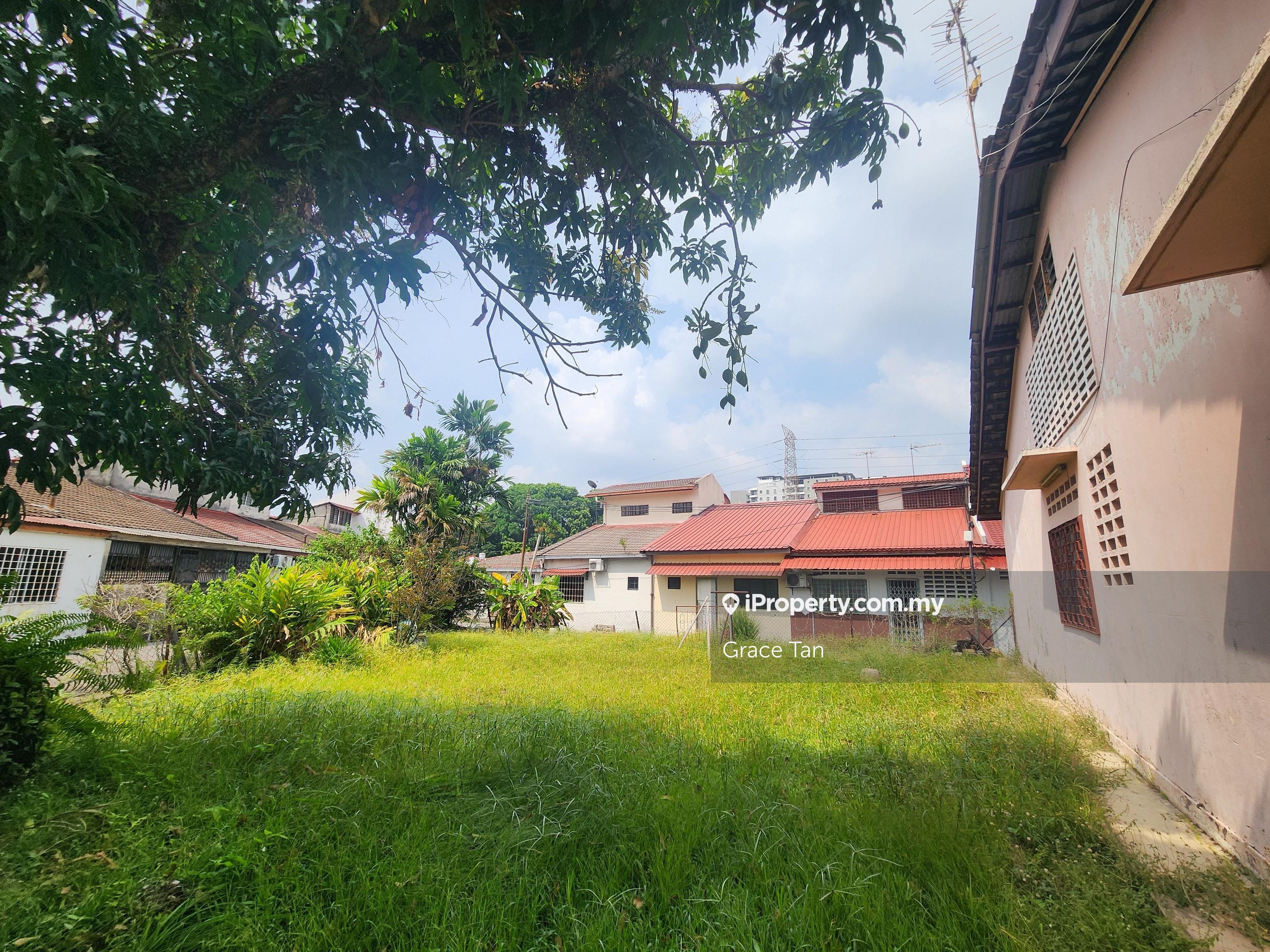 Corner with extra big land @ Seapark