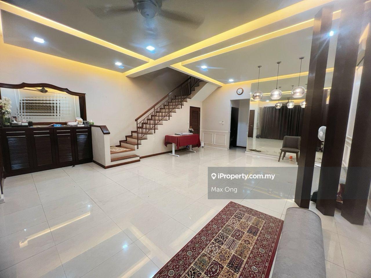 Excellent location , 2.5 Storey For Sale