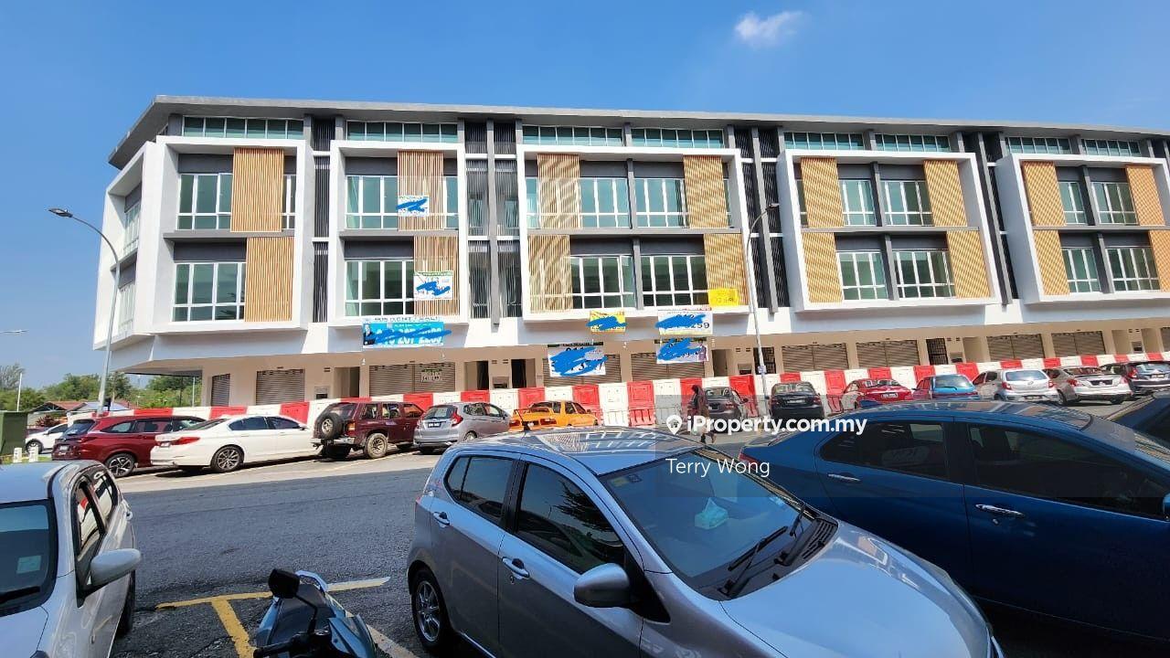 Ground Floor Shoplot Facing Main Road 3-Storey for Rent