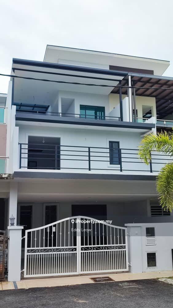 3 Storey Terrace House In Town Area For Sale