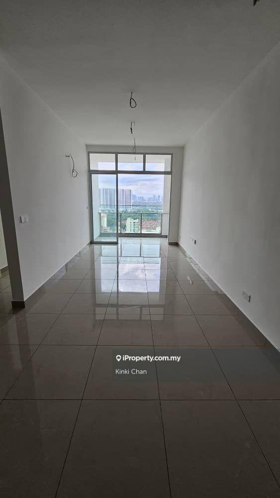 Full height glass window, walking distance to taman tasik permaisuri