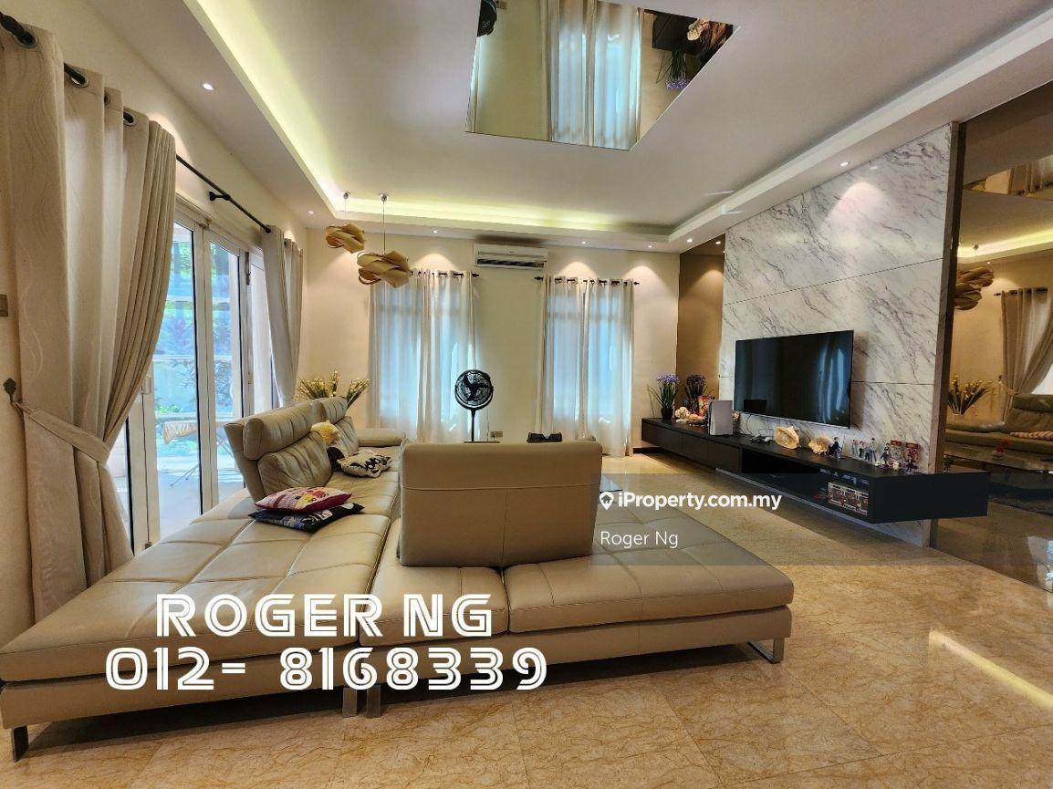 Corner Bungalow With Lake & Garden View 