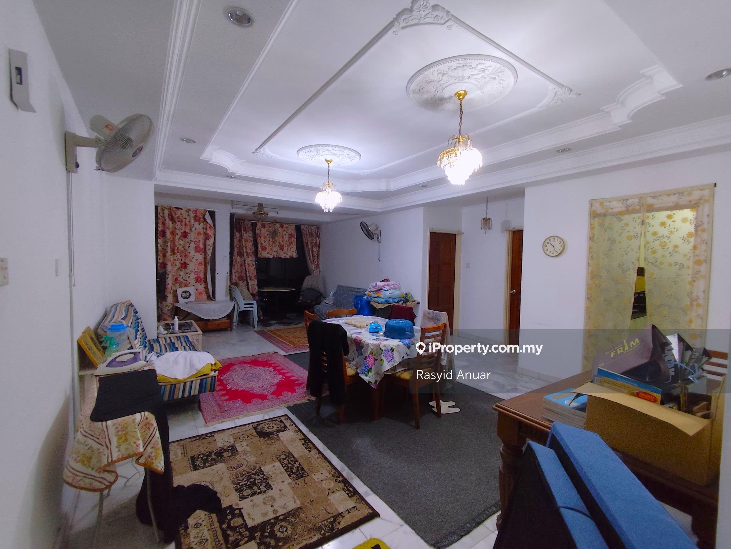 Sale Villa Putra Condominium 3 beds unit
