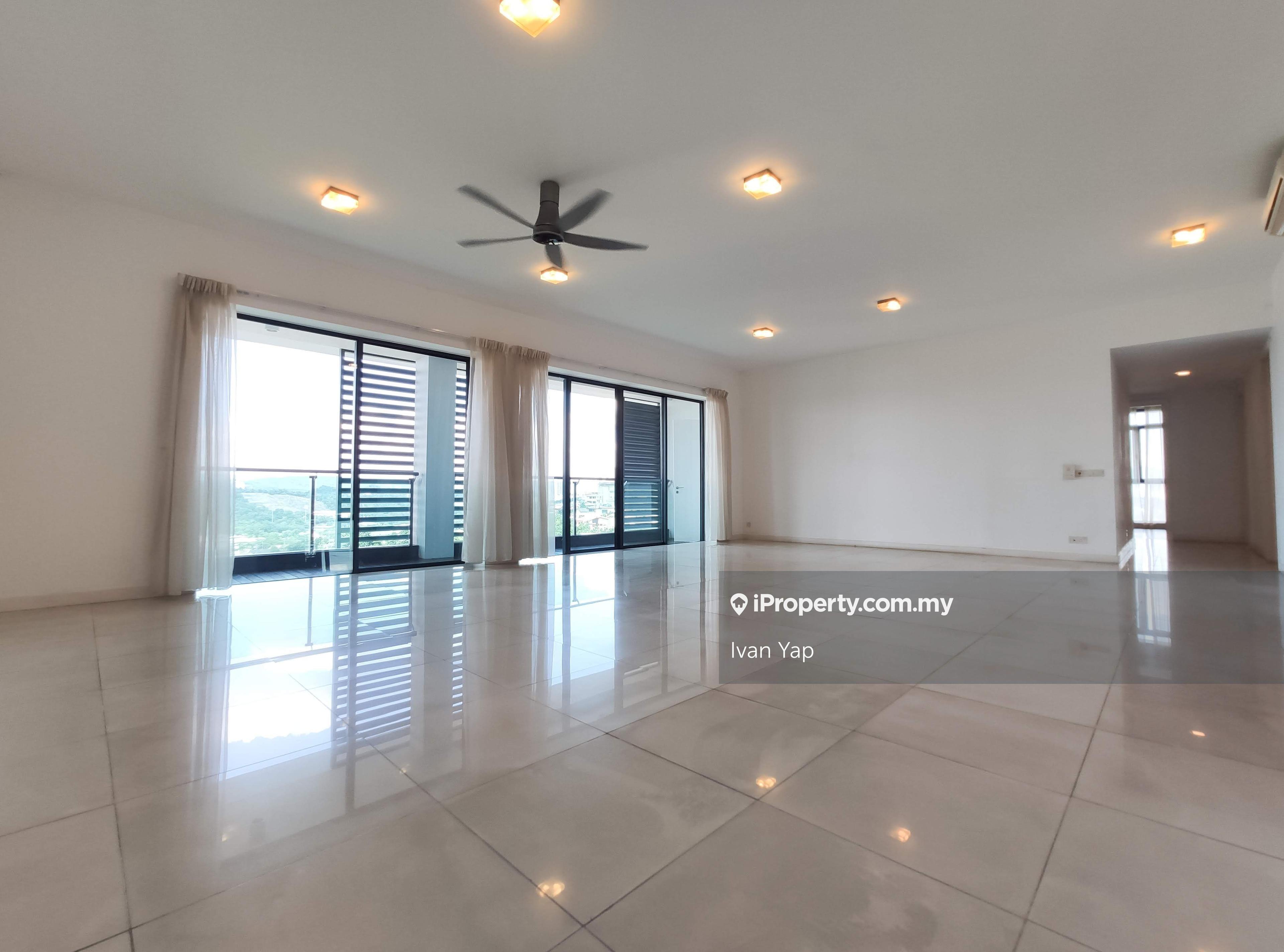Largest unit with Panoramic green view!